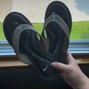 Nike cushioned flip flops
